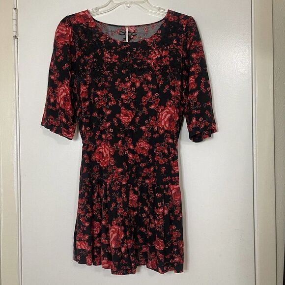 Free People Red floral embroidered cinch waist swing dress size Medium - Picture 1 of 7